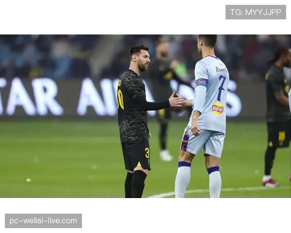 C罗与梅西生涯荣誉与大赛表现的差距究竟体现在哪些方面？