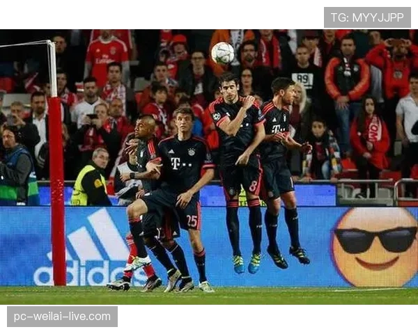 人墙规则详解：裁判判罚标准与防守限制条件解析