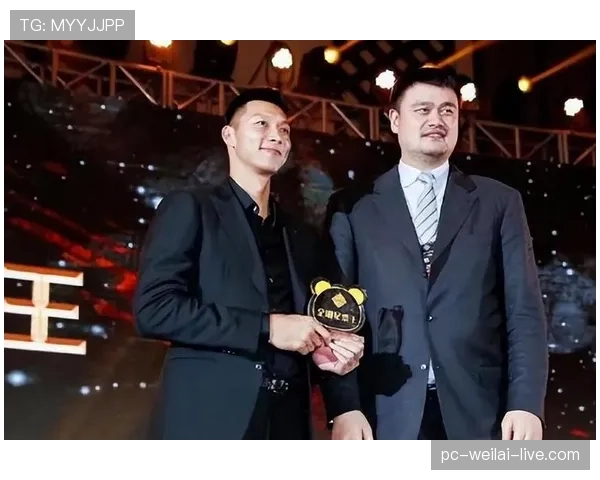 易建联家里那些豪车刚好够开派对了，真人和赛场上判若两人啊