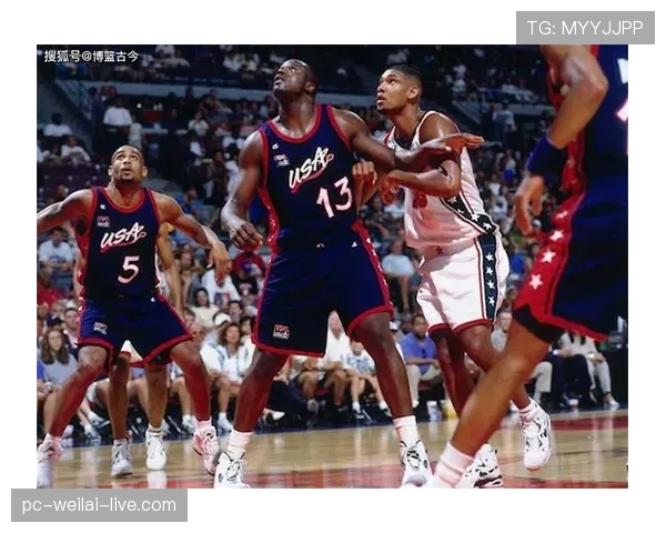 篮球卡篮筐了怎么判罚？解读NBA和FIBA规则细节